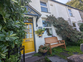 Fantastic sea views at Century's old Alma's Cottage - Sleeps up to 8 guests